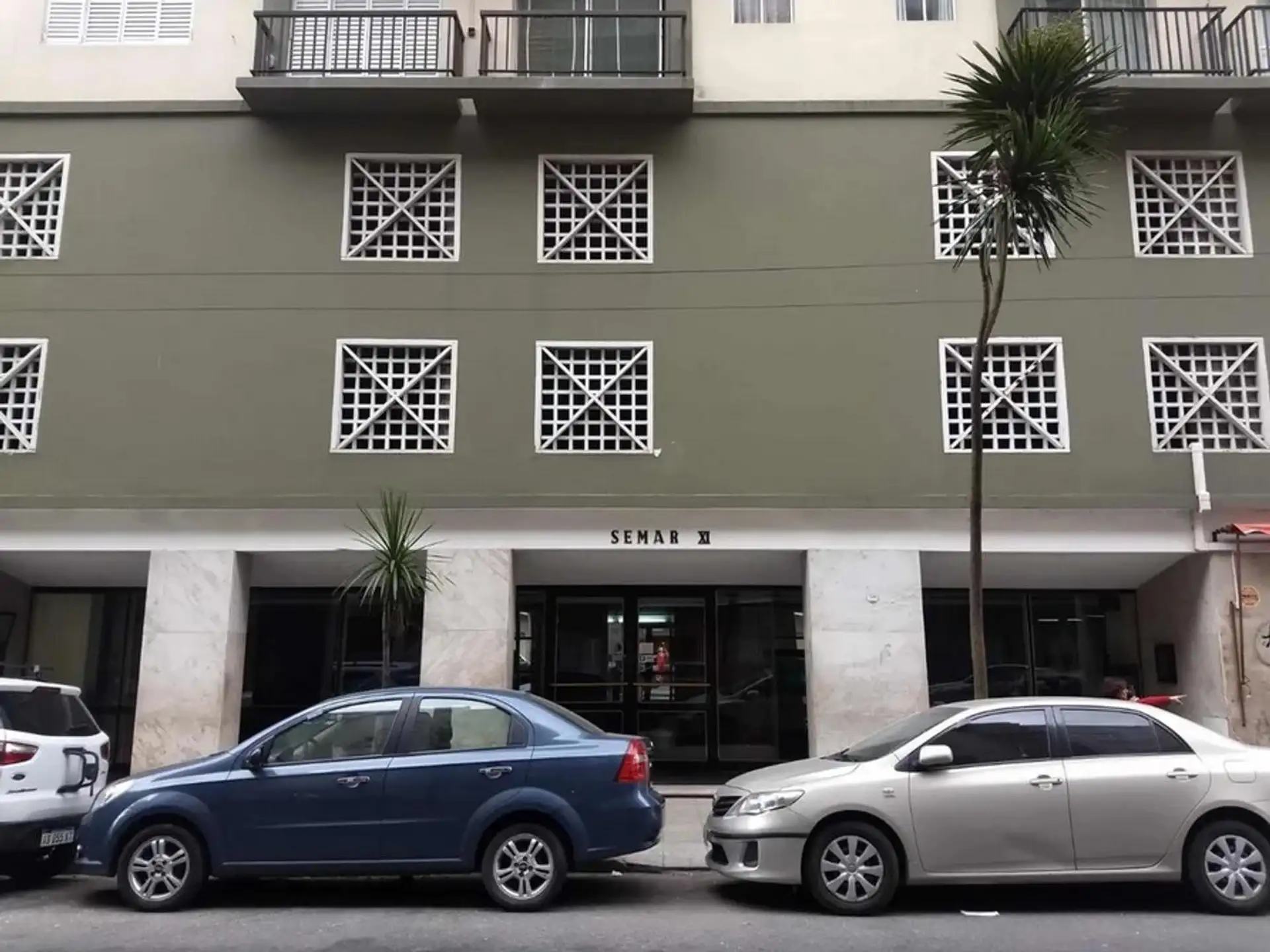 VENTA DPTO 2 AMB AL LATERAL CON BALCÓN Y COCHERA