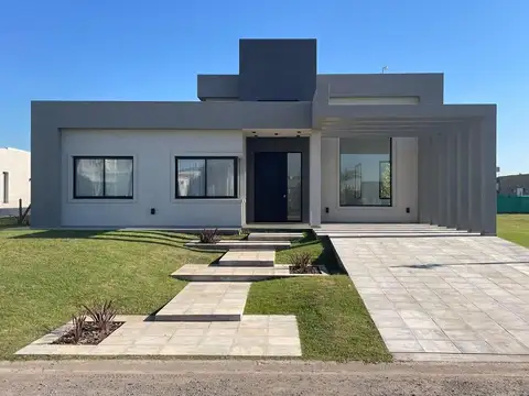 Casa en venta en Canning Barrio San Lucas