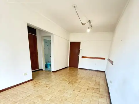 Departamento de 1 ambiente. Z/ Paseo Aldrey. Al frente