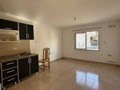 VENTA DEPTO 1 DORM PLANTA BAJA Y PATIO DESOCUPADO