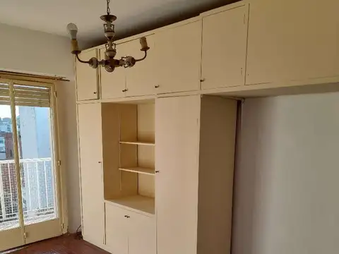 MONOAMBIENTE CON BALCON AL FRENTE MUY LUMINOSO BAJAS EXPENSAS