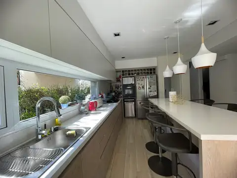 Casa 4 ambientes con 3 baños