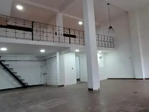 Amplio y Cómodo Local en Alquiler