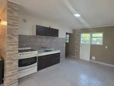 Casa 4 ambientes con 1 baño