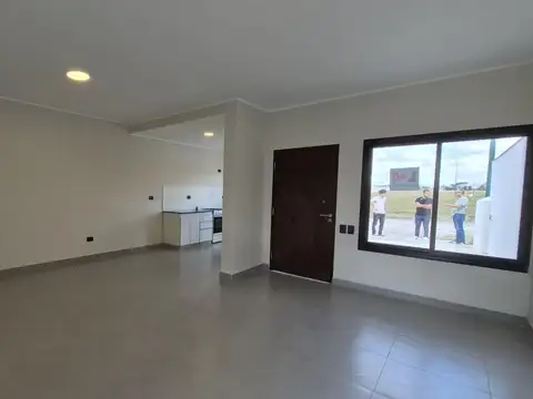 Casa 3 ambientes con 1 baño