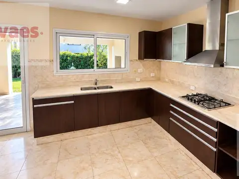 Casa en Alquiler al Oeste
