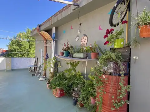 VENTA PH 6 AMB EN 2 PLANTAS A REFORMAR FLORIDA ESTE VTE. LOPEZ