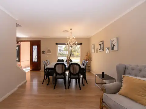 Casa 5 ambientes con 3 baños