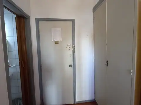 Venta de monoambiente en zona centro de santa teresita, calle 2 e/40 y 41
