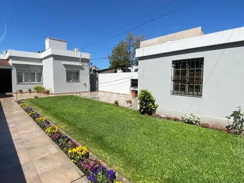 Casa en venta 4 ambientes- Castro Cambon GLEW al 300