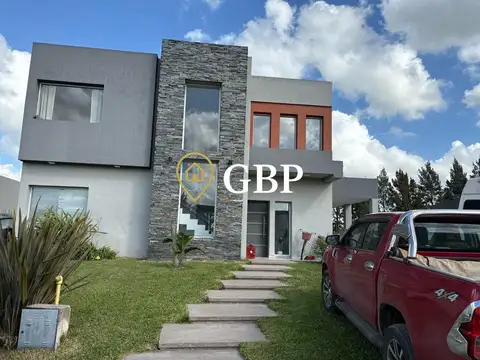 Casa en Alquiler de 4 dormitorios