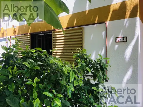 Casa en Venta- 4 dormitorios 2 baños - Villa Elisa