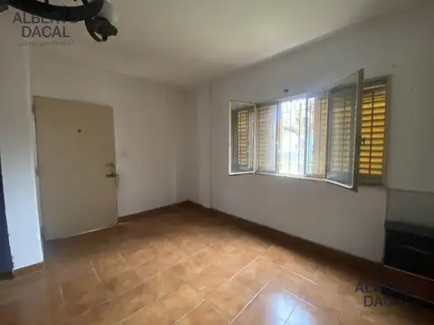 Casa en Venta- 4 dormitorios 2 baños - Villa Elisa