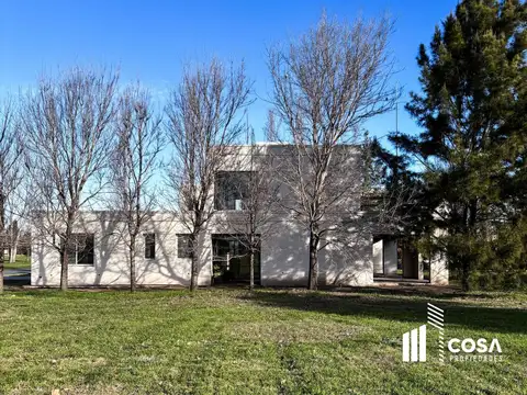 Casa 6 ambientes con 3 baños