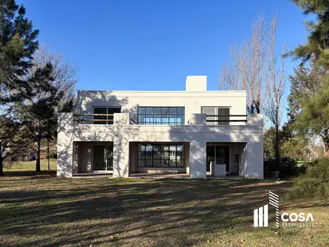 Casa en Venta con 2 cocheras