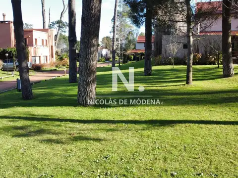 En venta derechos a sobre elevar, terreno en Pinares, Punta del Este