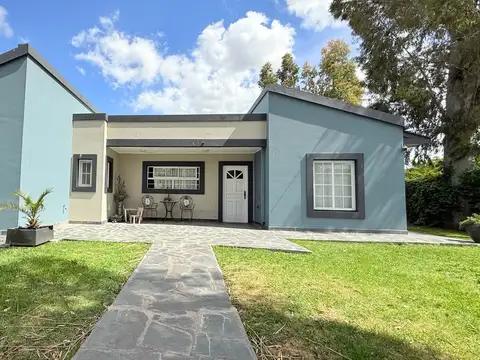 Casa 4 ambientes con gran parque