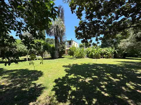 Venta de casona de estilo en la localidad de Alvear, terreno 3000 m2.