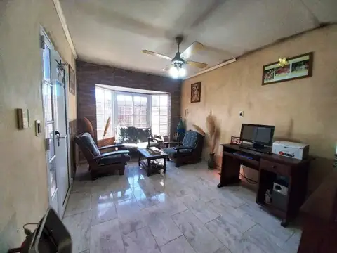 Casa 5 ambientes con 1 baño