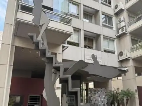 Pacheco De Melo 2500, Piso alto