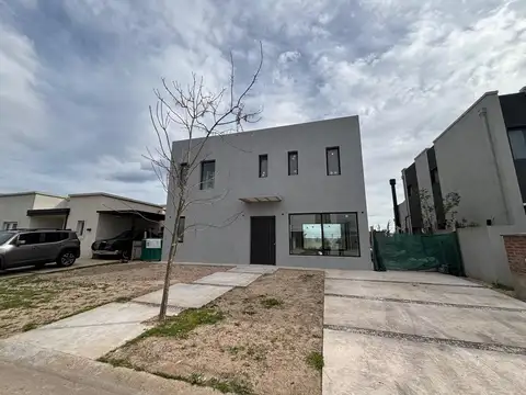 Casa En Venta Barrio Cerrado Vila Marina II, Tigre 5 Ambientes