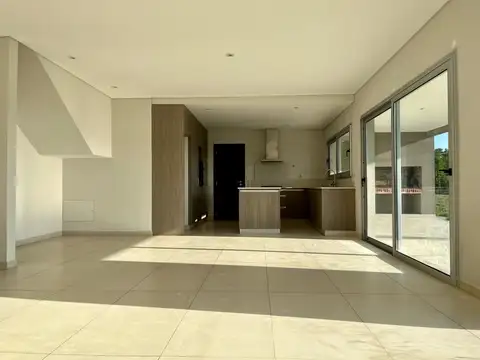 Casa 5 ambientes con 4 baños