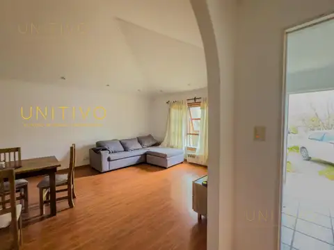 Casa en Alquiler con 3 cocheras