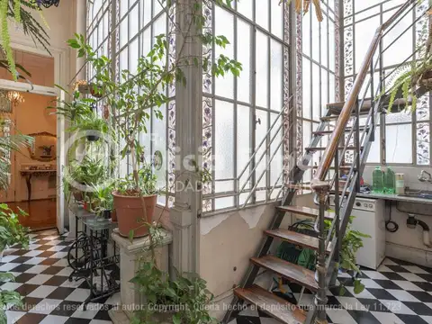 Hermoso departamento antiguo, luminoso y silencioso.