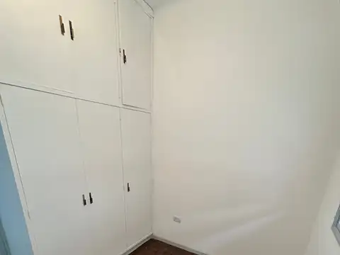 Departamento de 3 Ambientes Luminoso Cocina y Baño, 1 Piso por escalera corta