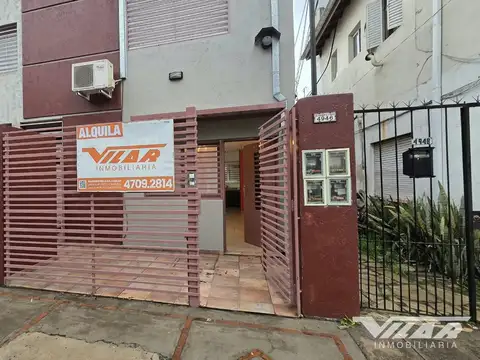 En Alquiler PH 3 amb. PB frente con patio y cochera 