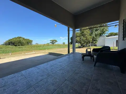 CASA ARROYO LEYES FRENTE AL RIO