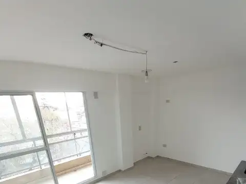 Departamento en España y Hospitales -Balcon - Externo