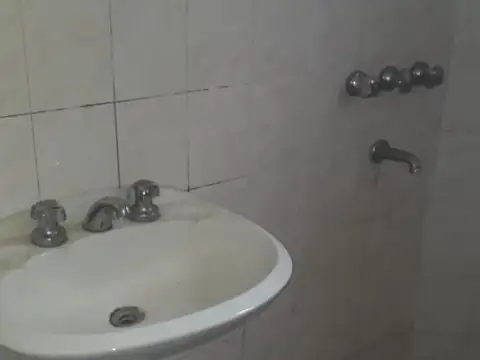 Casa 2 ambientes con 1 baño