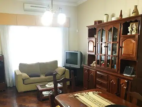 Larrea Al  700 - Morón