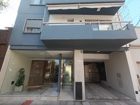 Monoambiente contrafrente con balcon