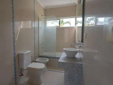 CASA 6 AMBIENTES EN VENTA PISCINA BARRIO MALIBU