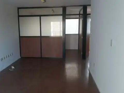 Oficina 4 ambientes con 1 baño