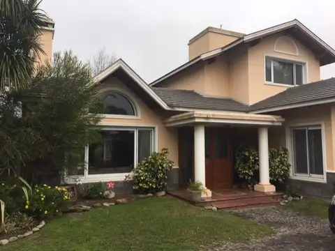 Cno Gral Belgrano entre 82 y 83