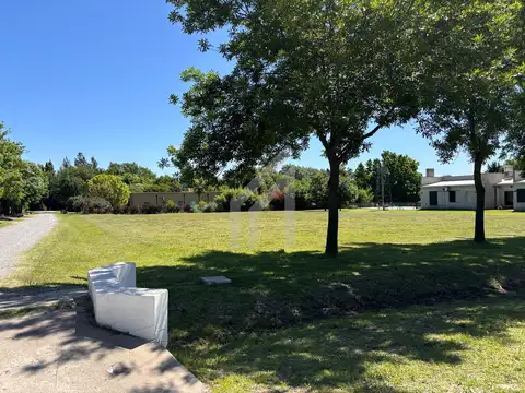 VENTA - TERRENO 2000 MTS - CLUB DE CAMPO SANTA CATALINA - OPEN DOOR -  LUJAN