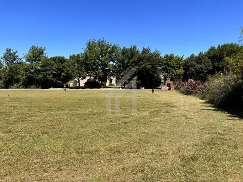 VENTA - TERRENO 2000 MTS - CLUB DE CAMPO SANTA CATALINA - OPEN DOOR -  LUJAN