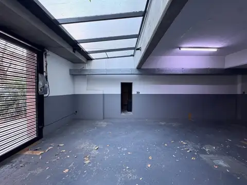 ESPACIO GUARDACOCHE EN PLANTA BAJA EN EDIFICIO.
