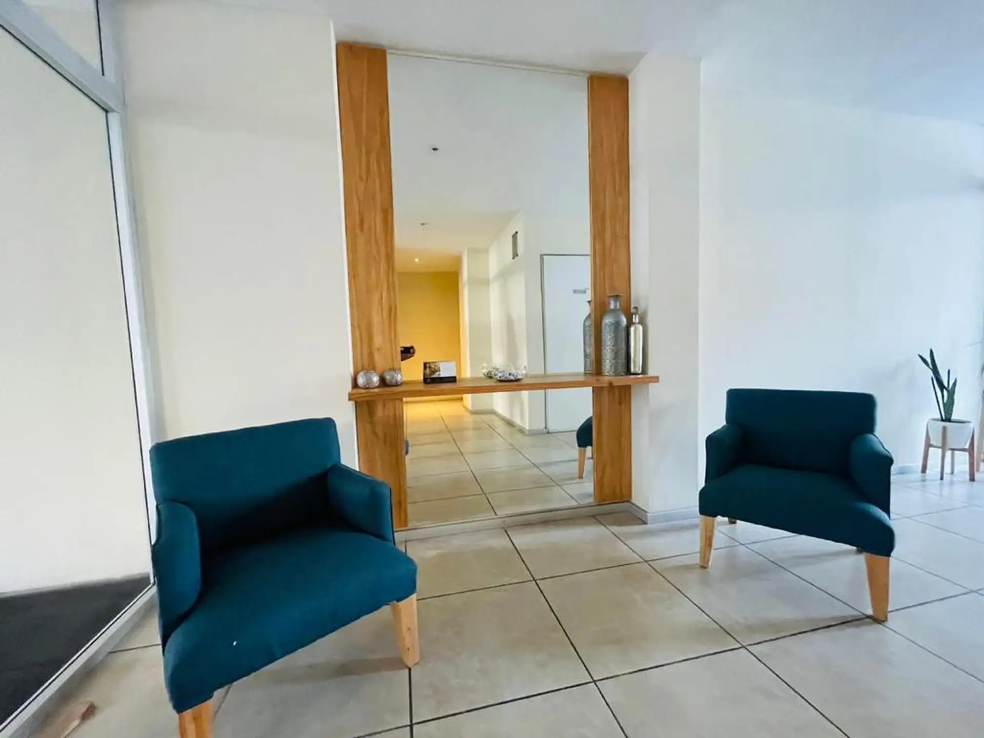 Departamento en Irigoyen 1100 de tres ambientes con cochera