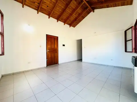 Casa 4 ambientes con 1 baño