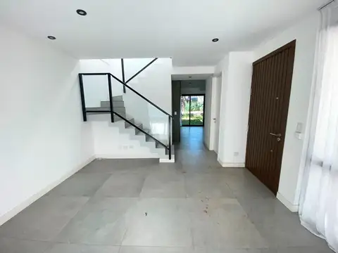 Casa 4 ambientes con 3 baños