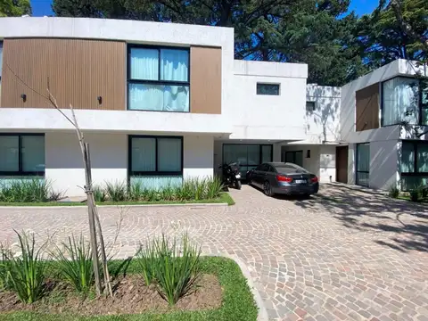 Casa en Venta en Barrio Parque Leloir, USD 370.000