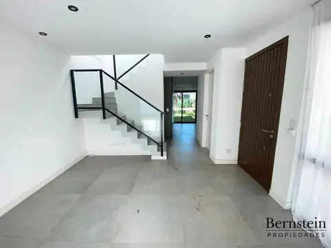 Casa 4 ambientes con 3 baños