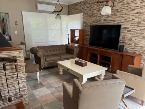 Casa 7 ambientes con 3 baños