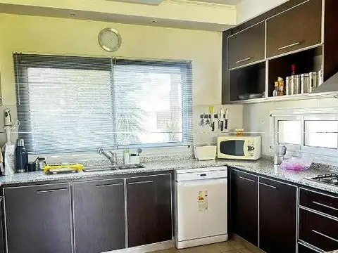 Casa en Venta con 4 cocheras