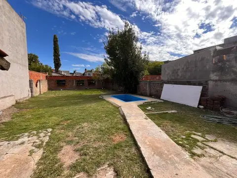VENTA Casa 3 AMB.  PILETA Y PARQUE. LOMA HERMOSA