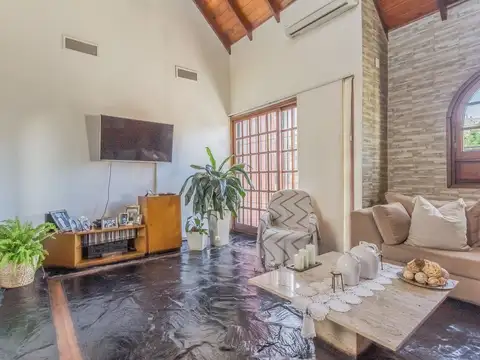 Depto Tipo Casa 5 ambientes con 2 baños